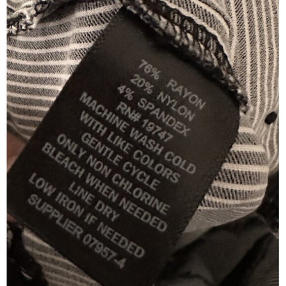 Liz Claiborne Women’s Size Small Black White Stripe Bermuda Shorts Gold Buttons - Picture 6 of 6